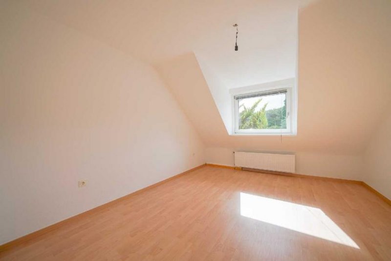 Düsseldorf Gemütliche 3-Zimmer-Wohnung in grüner Lage von Rath Wohnung mieten