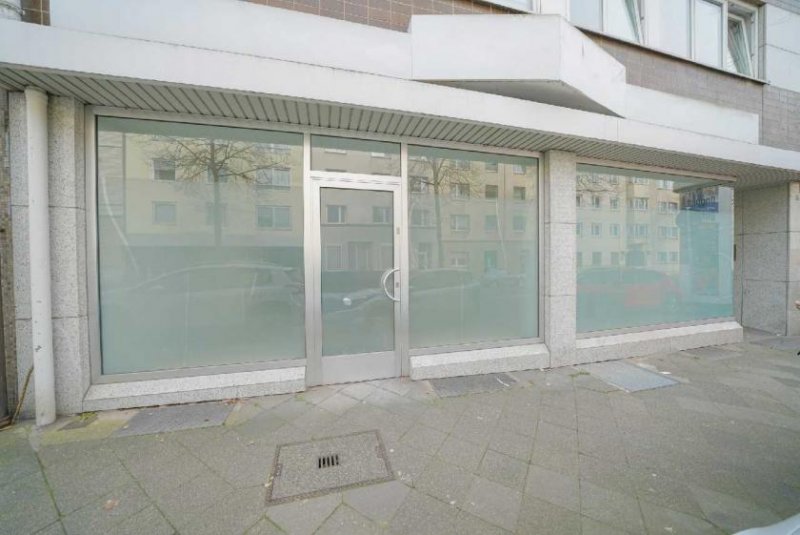 Düsseldorf Oberrath: Gut sichtbare Praxis-/Ausstellungsfläche mit großer Schaufensterfront Gewerbe mieten