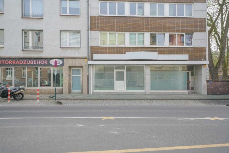 Düsseldorf Oberrath: Gut sichtbare Praxis-/Ausstellungsfläche mit großer Schaufensterfront Gewerbe mieten