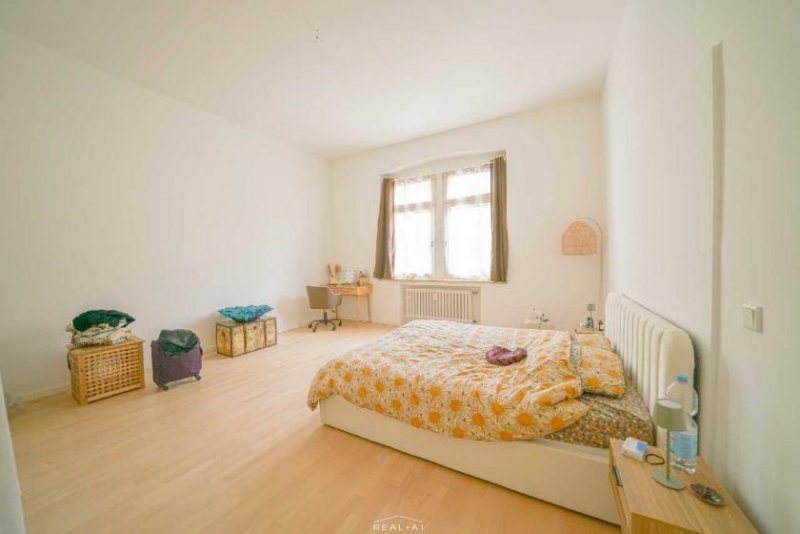 Düsseldorf Stilvolle 3-Zimmer-Altbauwohnung in zentraler Lage von Pempelfort mit EBK Wohnung mieten