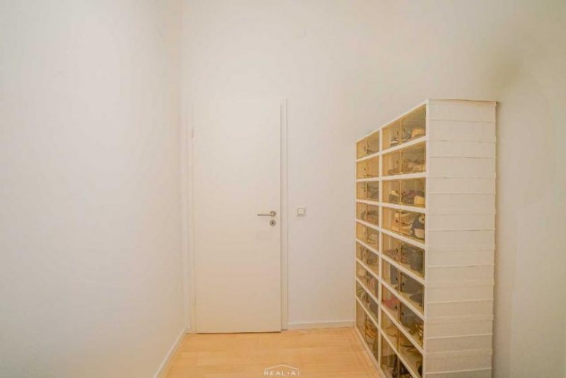 Düsseldorf Stilvolle 3-Zimmer-Altbauwohnung in zentraler Lage von Pempelfort mit EBK Wohnung mieten