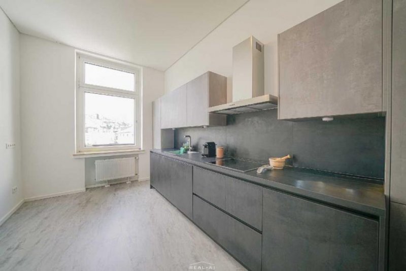 Düsseldorf Stilvolle 3-Zimmer-Altbauwohnung in zentraler Lage von Pempelfort mit EBK Wohnung mieten