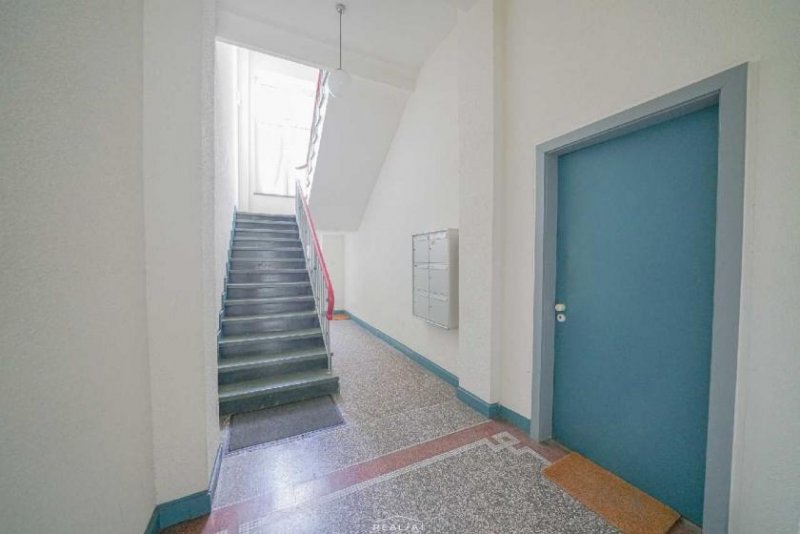 Düsseldorf Stilvolle 3-Zimmer-Altbauwohnung in zentraler Lage von Pempelfort mit EBK Wohnung mieten