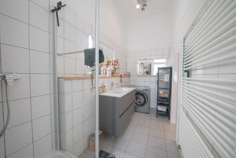 Düsseldorf Stilvolle 3-Zimmer-Altbauwohnung in zentraler Lage von Pempelfort mit EBK Wohnung mieten