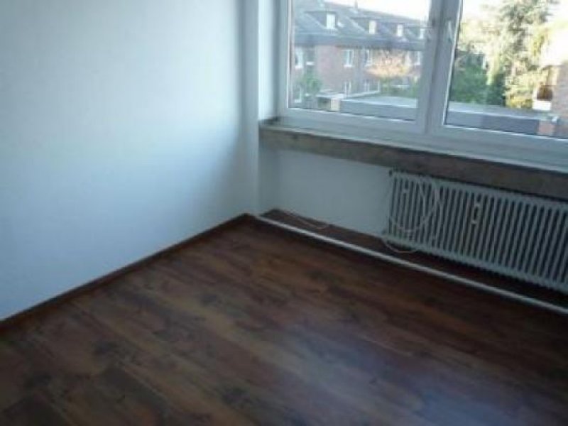 Düsseldorf D-KAISERSWERTH: GROSSER SONNENBALKON MIT TRAUMHAFTEM GRÜNBLICK Wohnung mieten