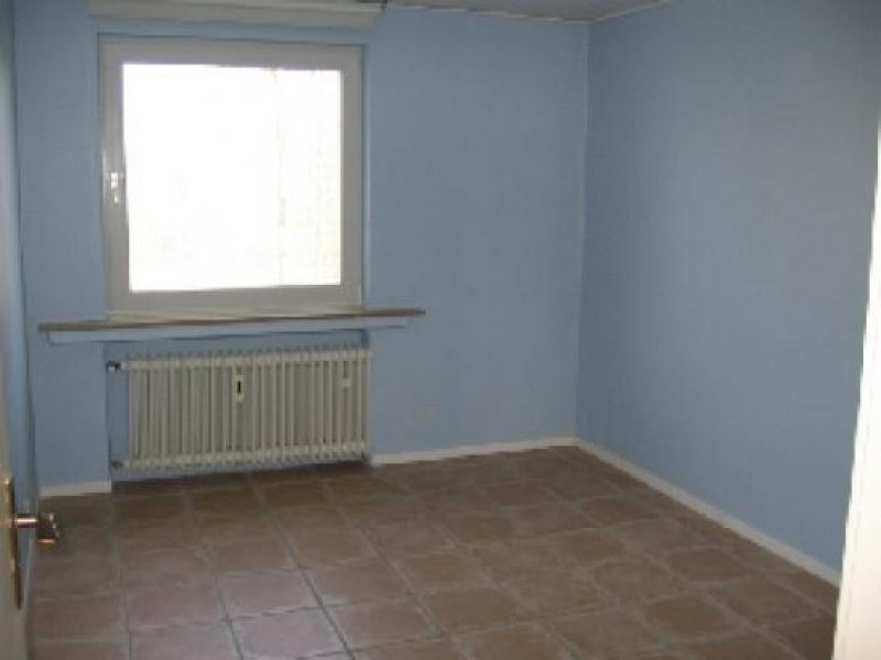 Meerbusch Großzügig geschnittene 3-Zimmerwohnung mit Balkon und Gartennutzung + frei Nutzung der Einbau Küche Wohnung mieten