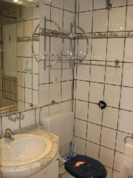 Meerbusch Großzügig geschnittene 3-Zimmerwohnung mit Balkon und Gartennutzung + frei Nutzung der Einbau Küche Wohnung mieten