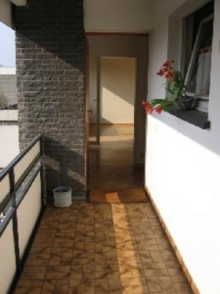 Meerbusch Großzügig geschnittene 3-Zimmerwohnung mit Balkon und Gartennutzung + frei Nutzung der Einbau Küche Wohnung mieten