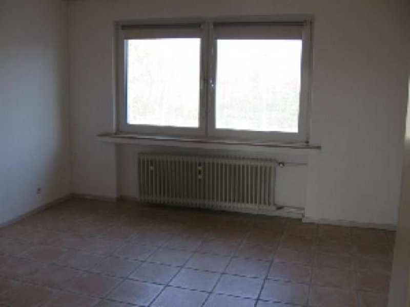 Meerbusch Großzügig geschnittene 3-Zimmerwohnung mit Balkon und Gartennutzung + frei Nutzung der Einbau Küche Wohnung mieten