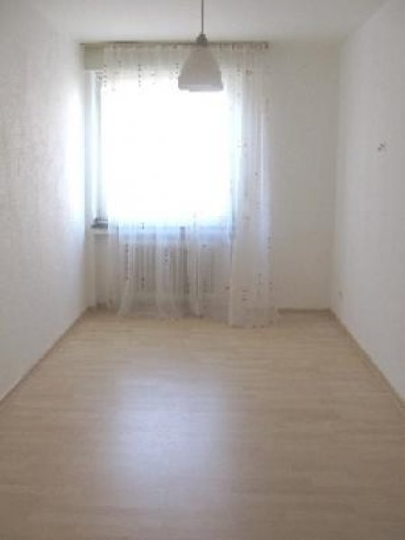 Meerbusch Strümp Helle 3 Zimmerwohnung mit Süd Balkon in Meerbusch Strümp (Wohnung Miete) Wohnung mieten