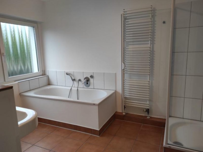 Hilden Traumimmobilie:
Wunderschöne Erdgeschoss-Wohnung mit Garten und Doppelgarage im Hildener Süden *provisionsfrei Wohnung mieten