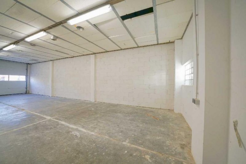 Ratingen Ebenerdige Lagerhalle mit mechanischem Tor zentral in Ratingen Gewerbe mieten