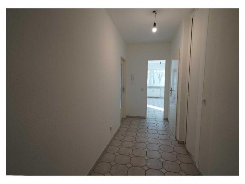 Ratingen Ratingen-Mitte: Großzügige 3-Zimmer-Wohnung mit Balkon und guter ÖPNV-Anbindung Wohnung mieten