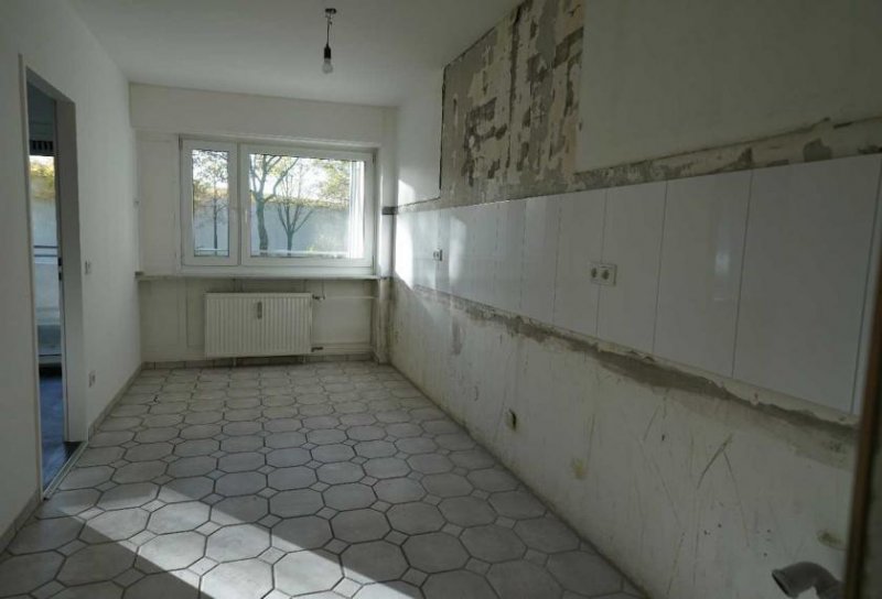 Ratingen Ratingen-Mitte: Großzügige 3-Zimmer-Wohnung mit Balkon und guter ÖPNV-Anbindung Wohnung mieten