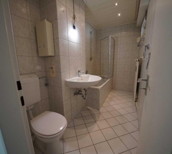 Ratingen Ratingen-Mitte: Großzügige 3-Zimmer-Wohnung mit Balkon und guter ÖPNV-Anbindung Wohnung mieten