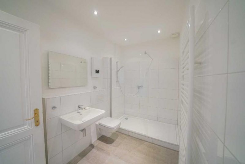 Ratingen Ratingen-Mitte: Stilvolle 2-Zimmer-Altbauwohnung mit Gartenmitbenutzung Wohnung mieten