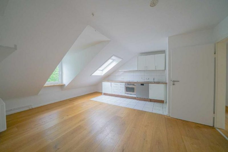 Ratingen Ratingen-Süd: Gemütliche 3-Zimmer-Dachgeschosswohnung mit EBK und Gartenmitbenutzung im Grünen Wohnung mieten