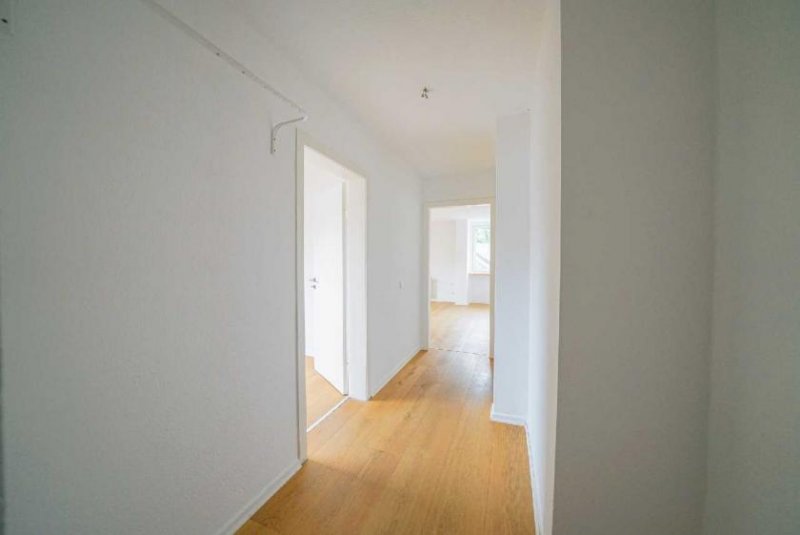 Ratingen Ratingen-Süd: Gemütliche 3-Zimmer-Dachgeschosswohnung mit EBK und Gartenmitbenutzung im Grünen Wohnung mieten