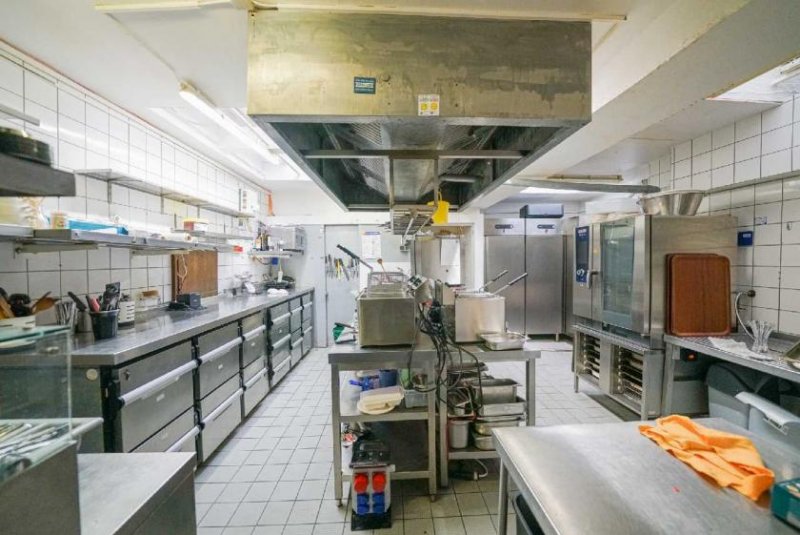 Ratingen Ratinger Stadtzentrum: Großflächige Gastronomie mit Biergarten und Kegelbahn Gewerbe mieten