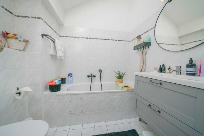 Ratingen Moderne, individuell gestaltete 3,5-Zimmer-Wohnung mit 2 Balkonen Wohnung mieten