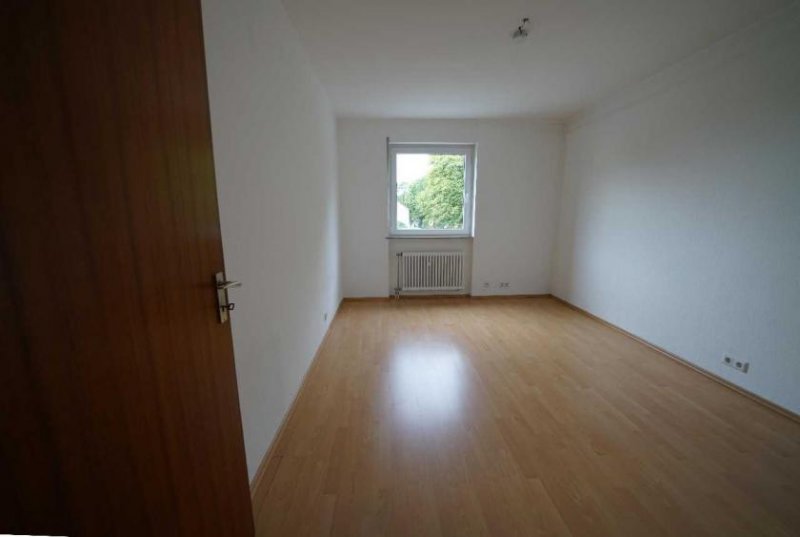 Ratingen Ratingen-Ost: Helle 3-Zimmer-Wohnung mit Loggia und Garagen-Stellplatz (Aufzug vorhanden) Wohnung mieten