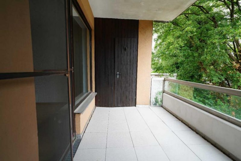 Ratingen Ratingen-Ost: Helle 3-Zimmer-Wohnung mit Loggia und Garagen-Stellplatz (Aufzug vorhanden) Wohnung mieten