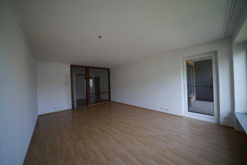 Ratingen Ratingen-Ost: Helle 3-Zimmer-Wohnung mit Loggia und Garagen-Stellplatz (Aufzug vorhanden) Wohnung mieten