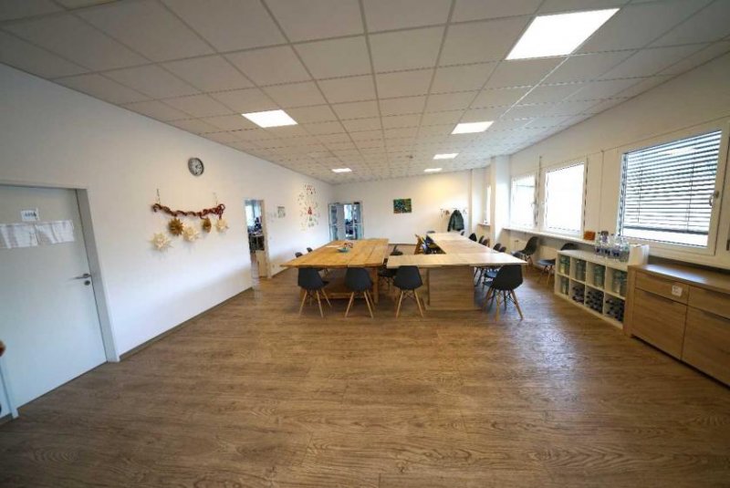 Ratingen Modernisierte und großzügige Büro-/ Praxisfläche mit flexibler Aufteilung Gewerbe mieten