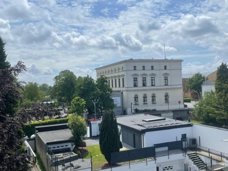 Mönchengladbach 99 m² mit zwei großen Balkonen - mittendrin und hoch über Mönchengladbach Wohnung mieten