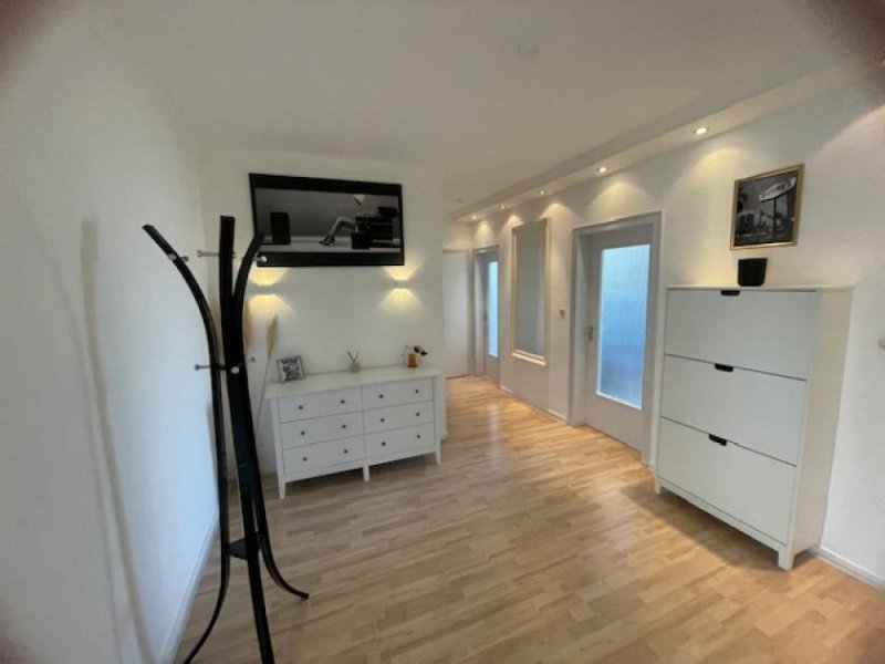 Mönchengladbach 99 m² mit zwei großen Balkonen - mittendrin und hoch über Mönchengladbach Wohnung mieten