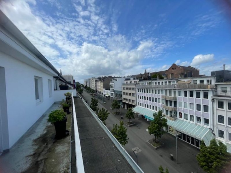 Mönchengladbach 99 m² mit zwei großen Balkonen - mittendrin und hoch über Mönchengladbach Wohnung mieten