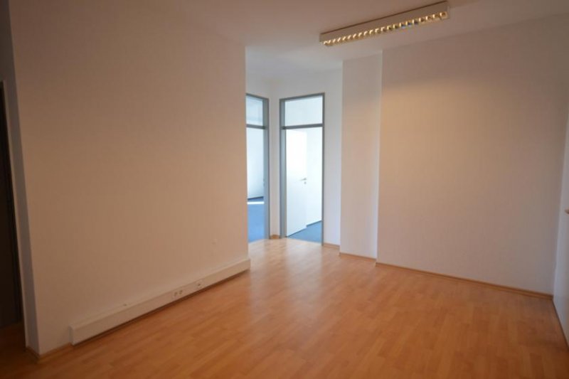 Mönchengladbach Attraktive Büroeinheit mit Vergrößerungsoption zu vermieten Gewerbe mieten