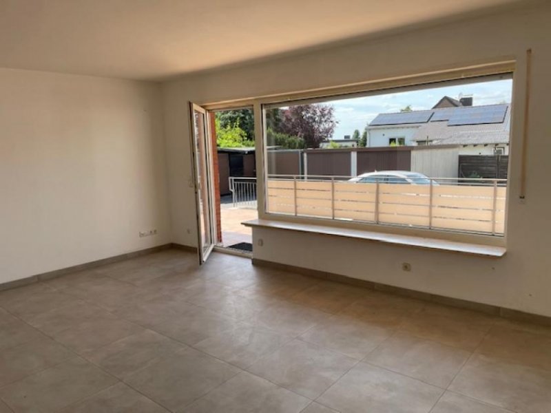 Mönchengladbach 84 m² große Erdgeschosswohnung mit großer Sonnenterrasse und modernem Duschbad Wohnung mieten