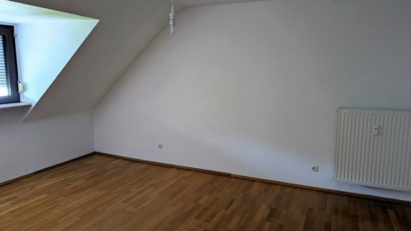 Mönchengladbach Charmante 3,5-Zimmer-Dachgeschosswohnung mit Balkon & Gartennutzung in Odenkirchen Wohnung mieten