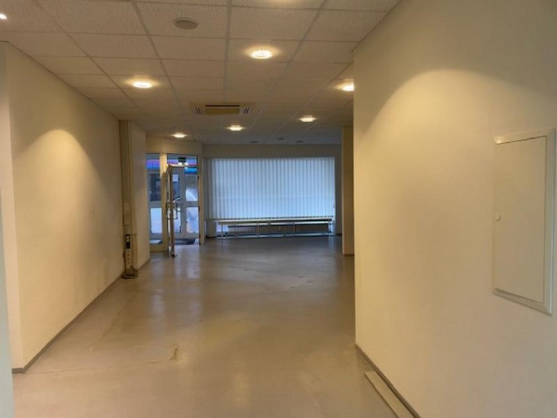 Mönchengladbach Schaufenster + Büroräume + zentrale Lage = Besonders attraktive Gewerbefläche zu vermieten Gewerbe mieten