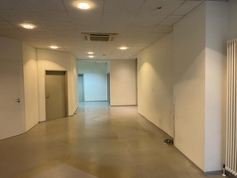 Mönchengladbach Schaufenster + Büroräume + zentrale Lage = Besonders attraktive Gewerbefläche zu vermieten Gewerbe mieten