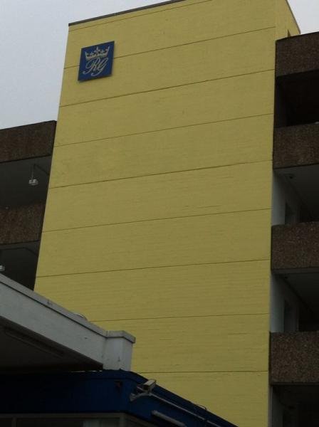 Neuss Parkplatz in der Neusser City direkt am Bahnhof im Parkhaus am Bahnhof Gewerbe mieten