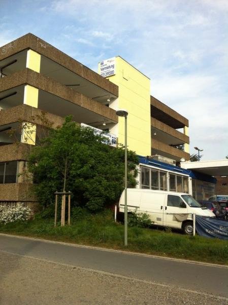 Neuss Parkplatz in der Neusser City direkt am Bahnhof im Parkhaus am Bahnhof Gewerbe mieten