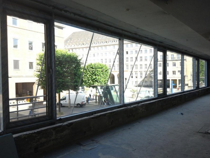 Bochum großes Ladenlokal mit bodentiefen Fenstern gegenüber Bochumer Rathaus/Marktplatz Gewerbe mieten