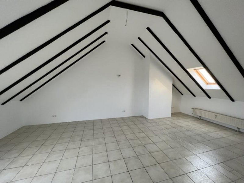 Mülheim an der Ruhr *Über den Dächern von Eppinghofen* 4-Zimmer DG-Wohnung in zentraler Lage* Wohnung mieten