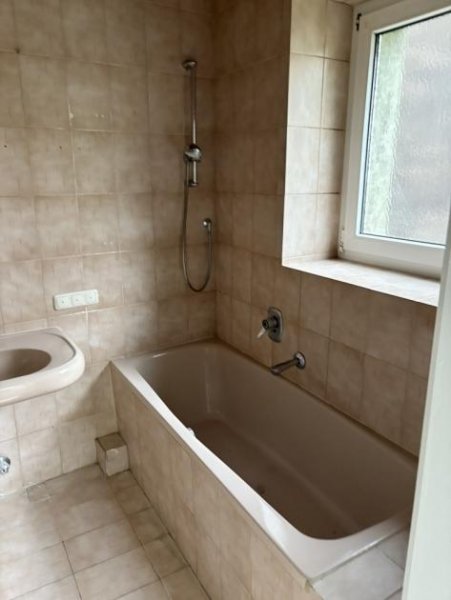 Duisburg Renovierte 3-Zimmer Wohnung im 1. OG in einem MFH in Hochfeld Wohnung mieten