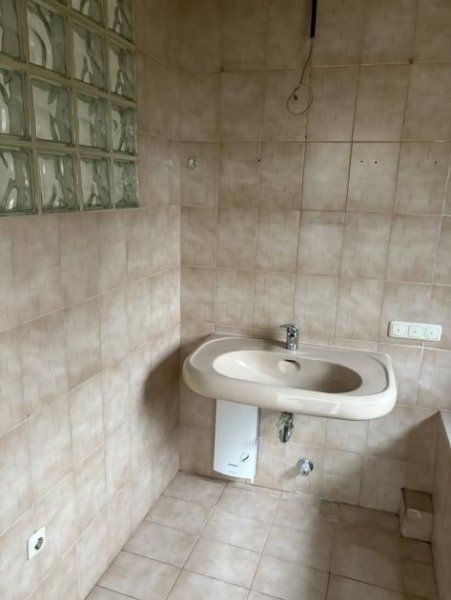 Duisburg Renovierte 3-Zimmer Wohnung im 1. OG in einem MFH in Hochfeld Wohnung mieten