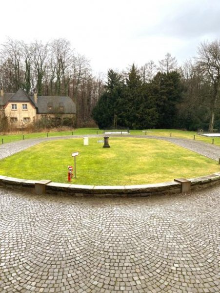 Duisburg Dachgeschoss im Denkmal – stilvolles Wohnen im Parkareal Wohnung mieten
