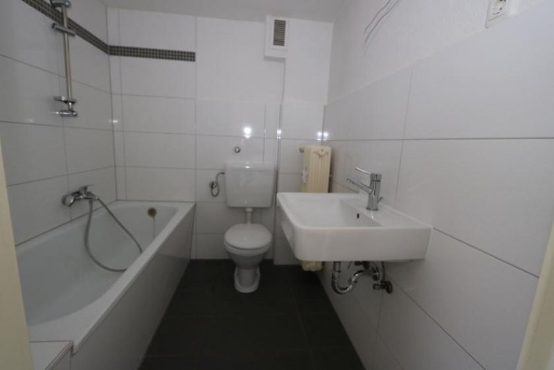 Duisburg modernisierte Single-Wohung mit Balkon in Nähe UNI Wohnung mieten