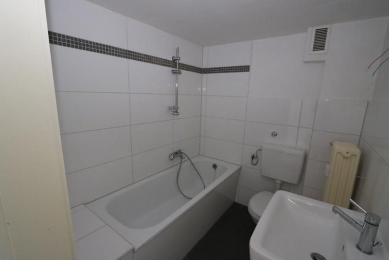 Duisburg modernisierte Single-Wohung mit Balkon in Nähe UNI Wohnung mieten