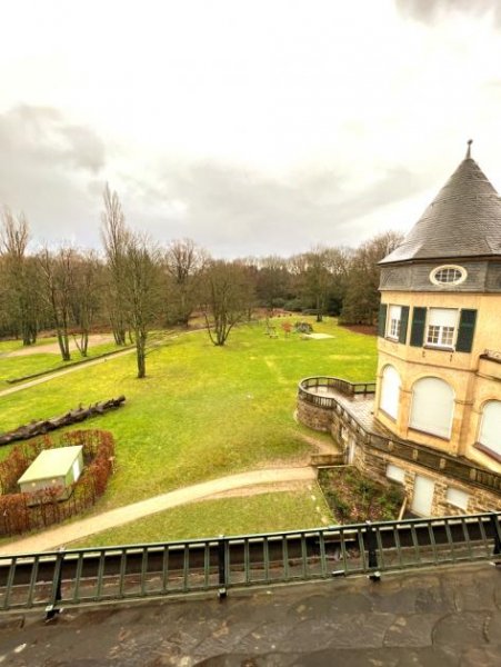 Duisburg Prinzenhöhe - exklusive DG-Wohnung im Schloss inmitten einer eigenen Parkanlage Wohnung mieten