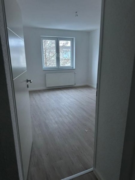 Duisburg Biete eine ca. 115 m2große Wg.zur Miete an, 
Die Wohnung wurde Kernsaniert.01784790824 Danke Wohnung mieten