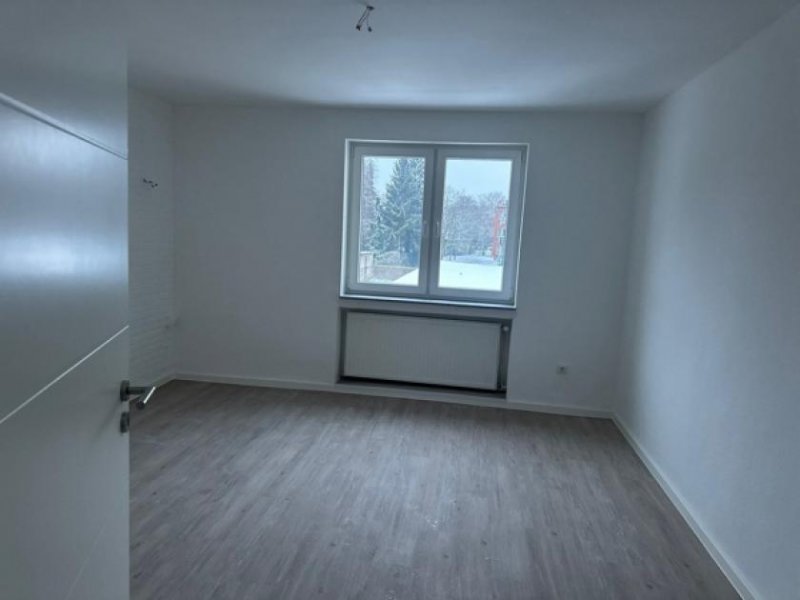 Duisburg Biete eine ca. 115 m2große Wg.zur Miete an, 
Die Wohnung wurde Kernsaniert.01784790824 Danke Wohnung mieten