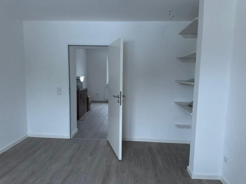 Duisburg Biete eine ca. 115 m2große Wg.zur Miete an, 
Die Wohnung wurde Kernsaniert.01784790824 Danke Wohnung mieten