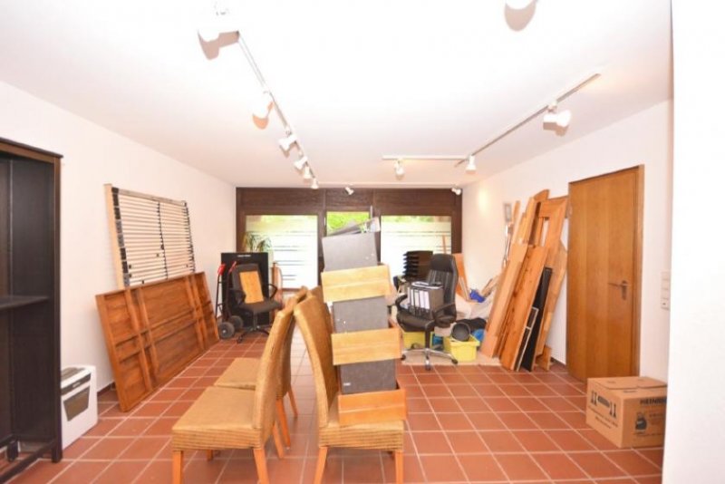 Brühl Brühl-Pingsdorf: Helle Büroräume in zentraler, aber ruhiger Lage Gewerbe mieten